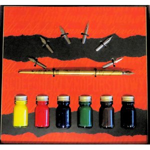 Coffret de Calligraphie " 6 flacons d'encre, porte-plume en bois et plumes"