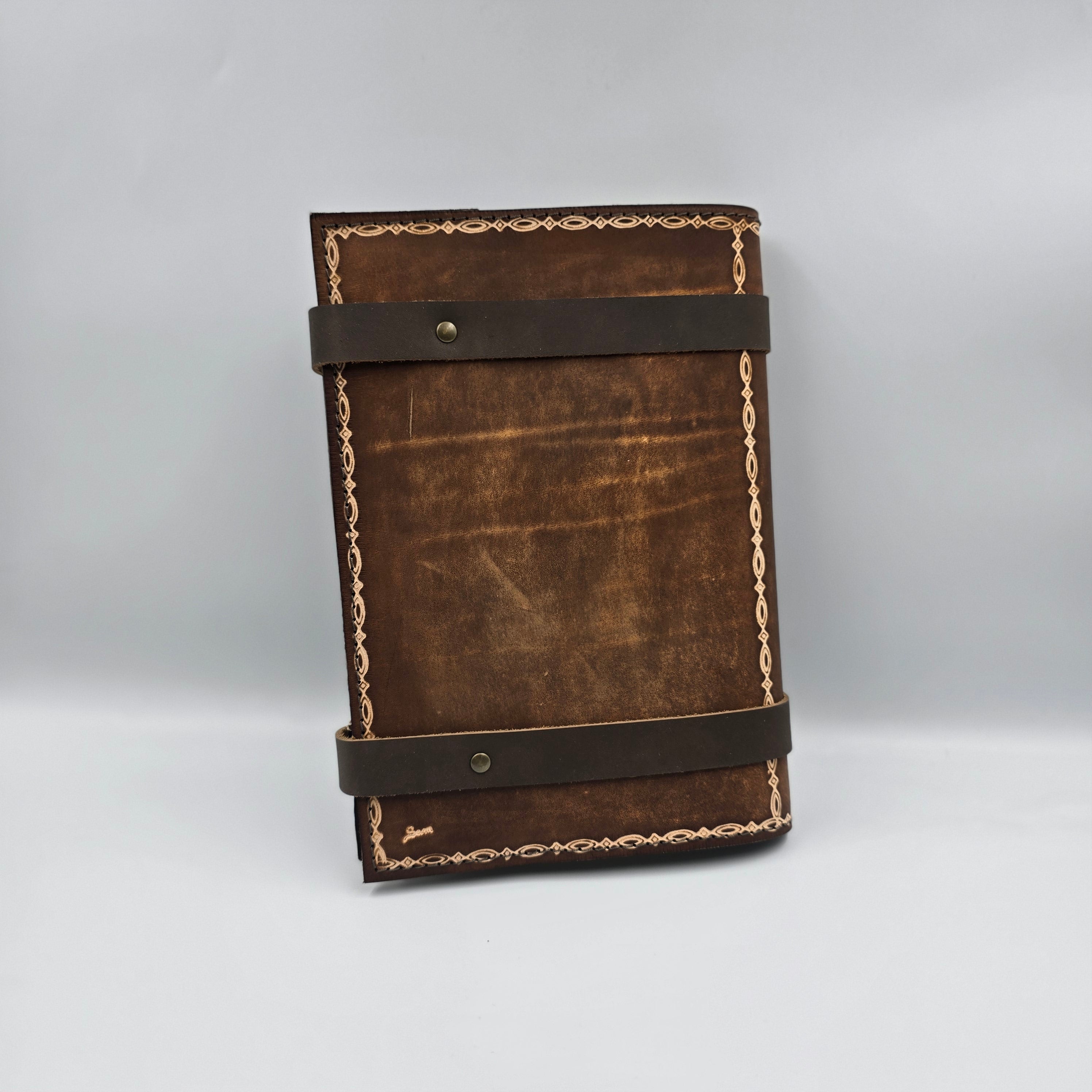 Ref :0000806 Grimoire de Sam en cuir rechargeable en plusieurs thèmes