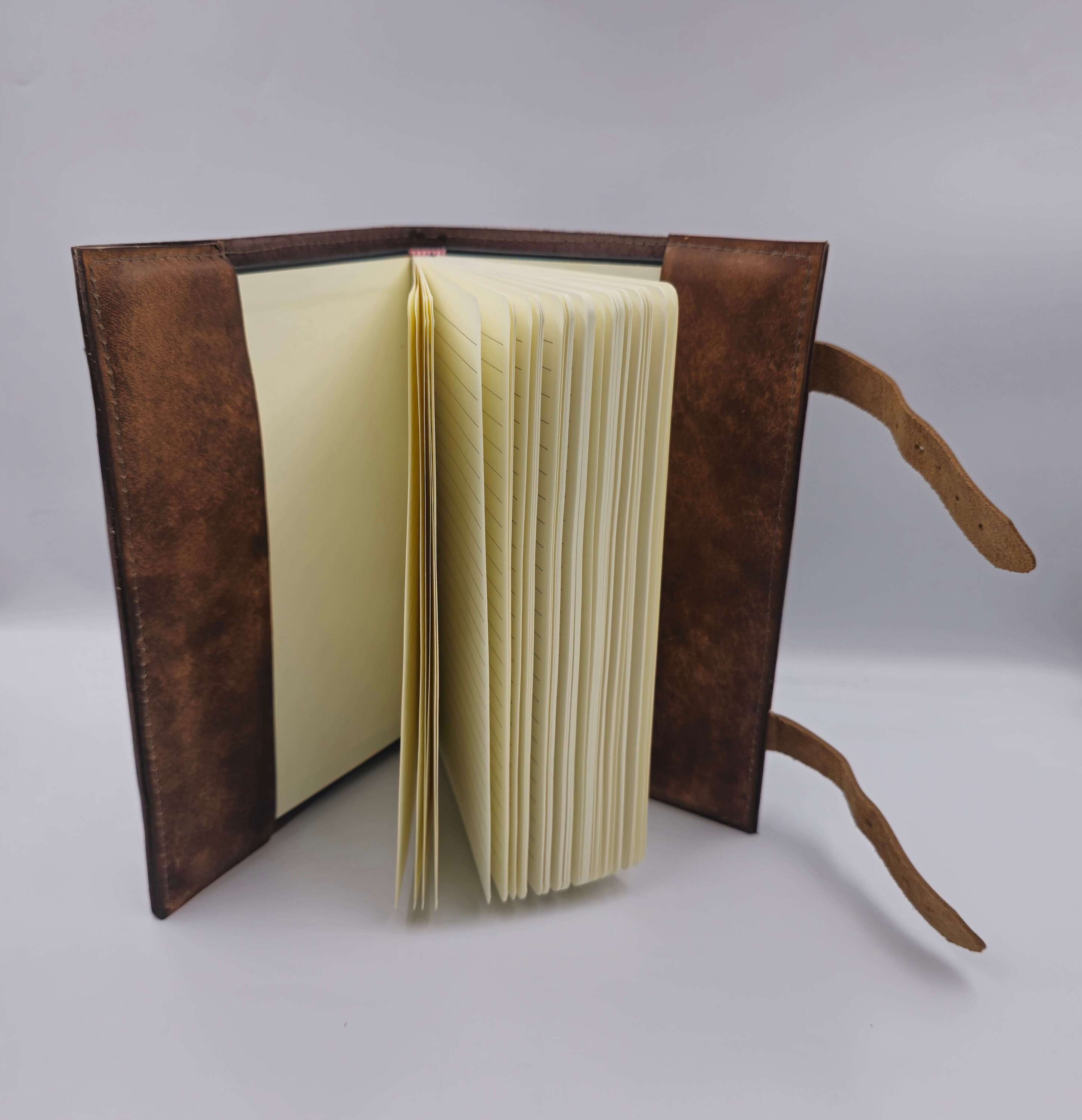Ref :0000806 Grimoire de Sam en cuir rechargeable en plusieurs thèmes