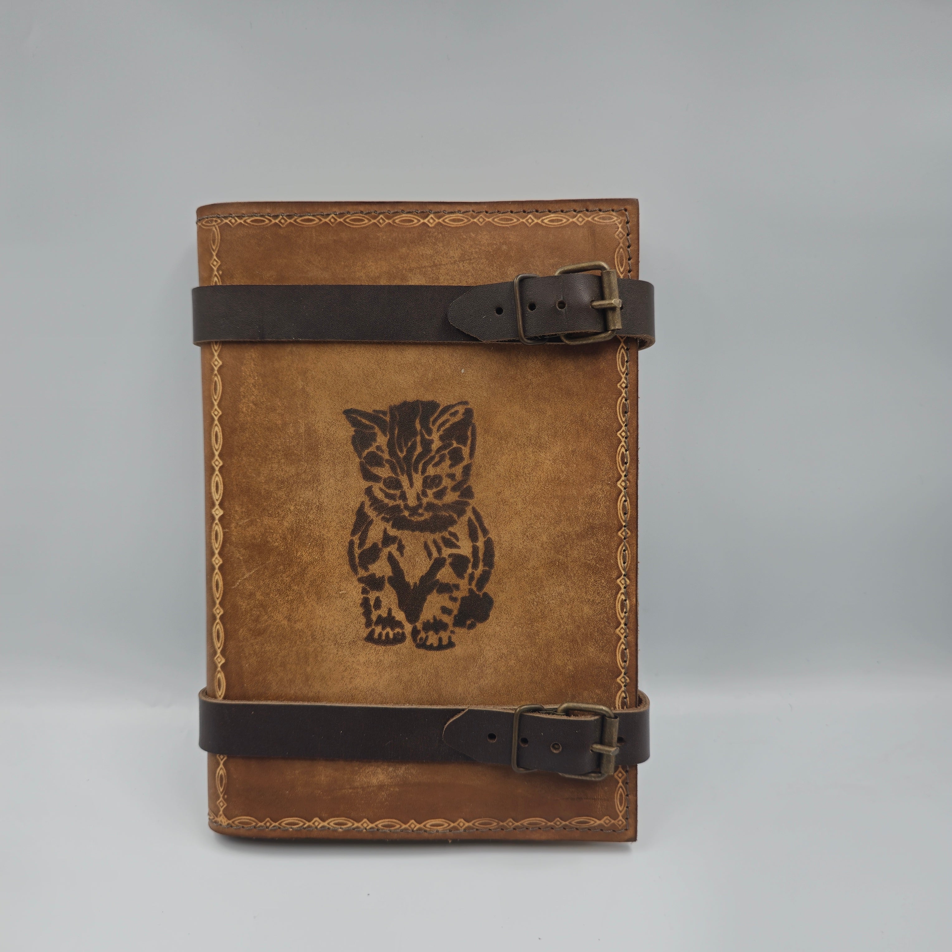 Ref :0000806 Grimoire de Sam en cuir rechargeable en plusieurs thèmes