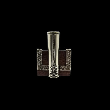 Ref : 700 Le Veilleur de la Plume. Porte-plume  en bois et métal décoré