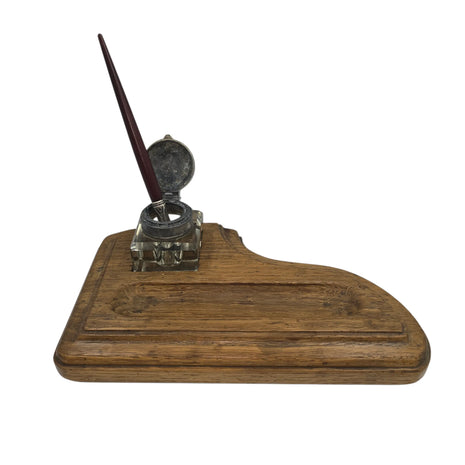 Le Repos de l’Encre. Encrier ancien en verre taillé sur support bois