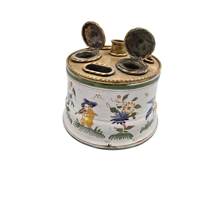 L’Encrier des Grotesques de Moustiers. Encrier en faïence et laiton