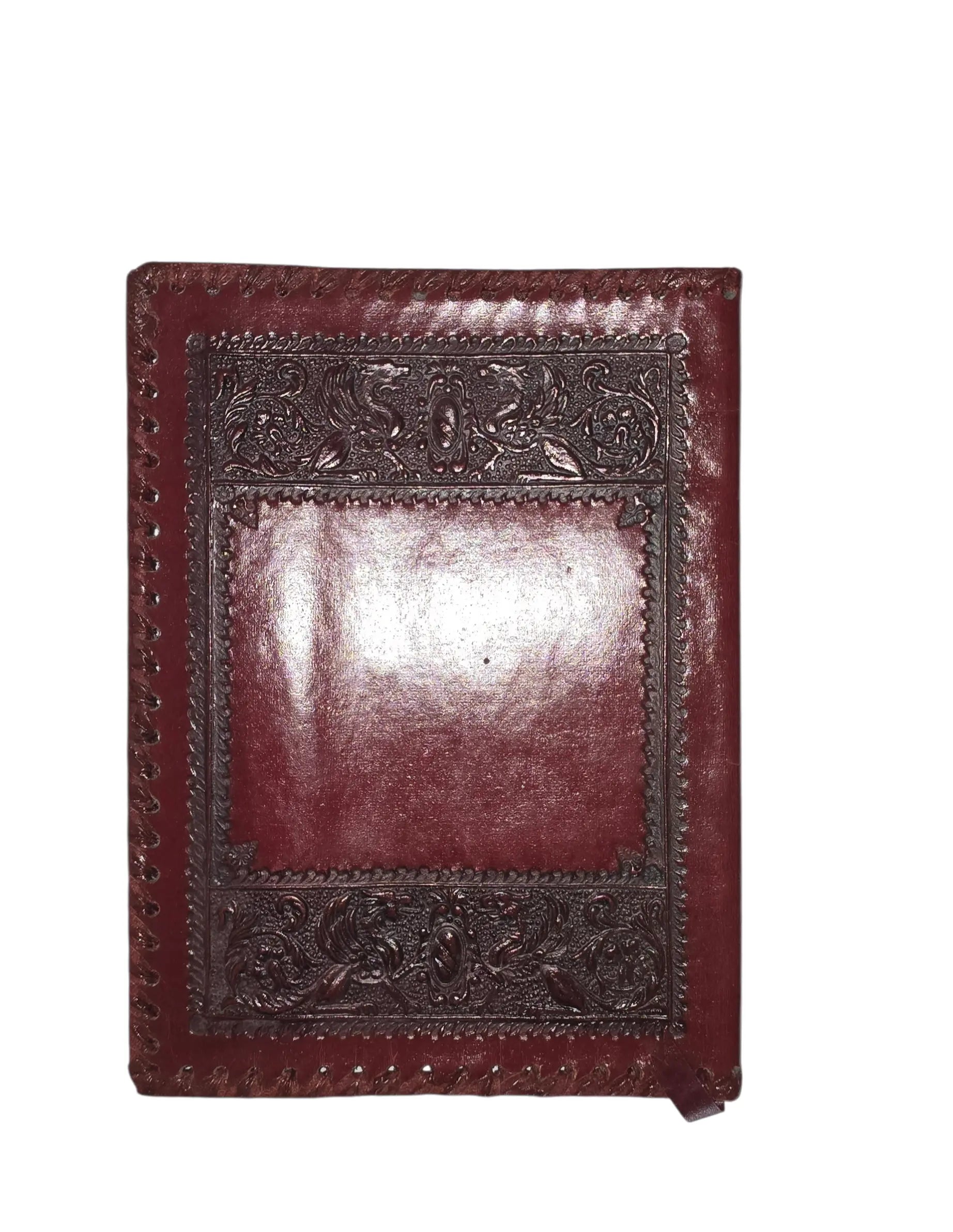 🔴 Le Gardien Rouge des Mots Anciens. Etui de manuscrit en cuir embossé avec Arabesques Renaissance (XXᵉ siècle