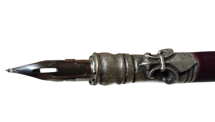Ref : 0012612 Porte-plume en bois avec motif métallique