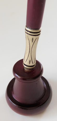 Ref: 0002004 Repose-plume en bois tourné