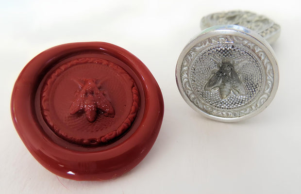 ref: 0006977-2 Coffret " Abeille " avec sceau en étain